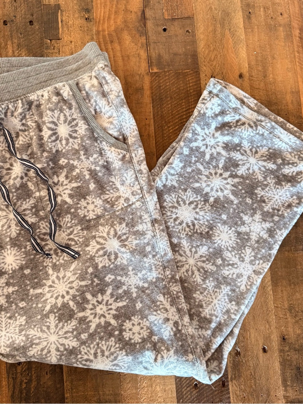 Nautica Gray & White Snowflake Fleece Lounge Pants